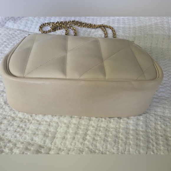 Coach Cream Quilted Shoulder Bag with Gold Chain - Picture 5 of 15